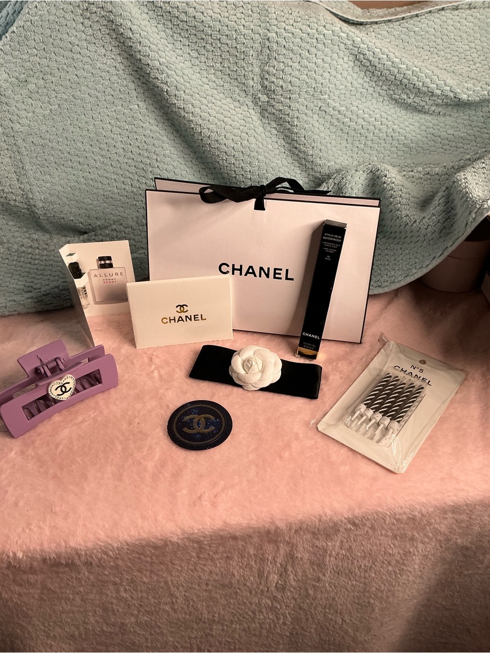 CHANEL Black & Lavender Eyeliner Set with Signature Packaging - Picture 3 of 9